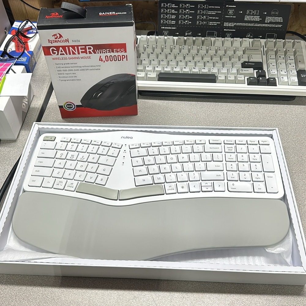 (017) (Nulea (all white) rechargeable keyboard